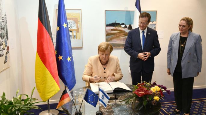 Merkel pide a la UE "definir mejor" sus intereses en materia de seguridad