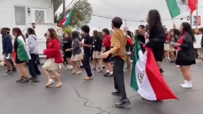 Estudiantes mexicanos en Chicago fueron discriminados por bailar "Payaso de Rodeo" y así respondieron