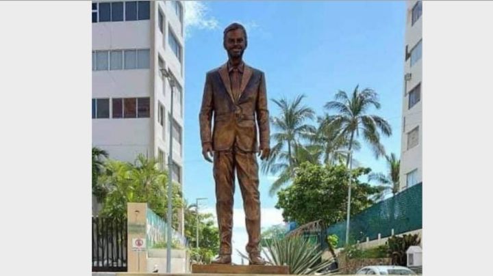 Repudian estatua de Eugenio Derbez en Acapulco