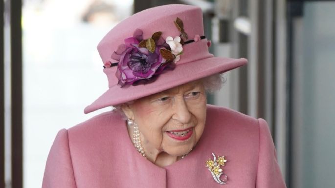 La Reina Isabel II confiesa sentirse "muy cansada y exhausta" tras contagio de covid-19