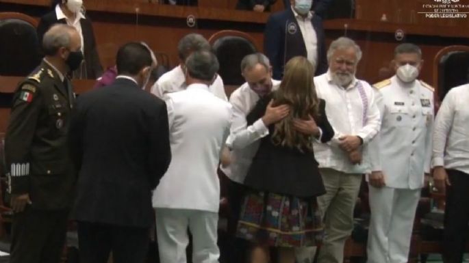 Funcionarios de Salud comparecen en el Senado... y López-Gatell asiste a toma de Evelyn Salgado