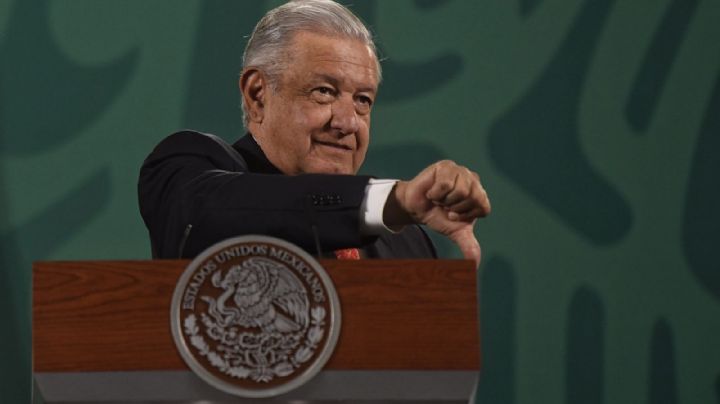 Políticas económicas de AMLO "seguirán siendo un lastre para la inversión": Fitch