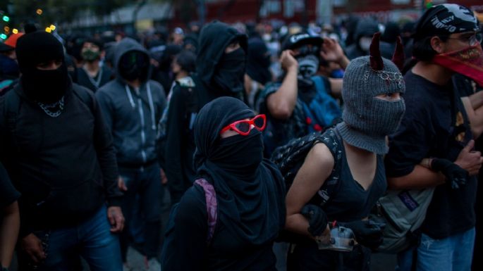 Marcha por el 2 de octubre deja 5 policías lesionados, pintas, destrozos...