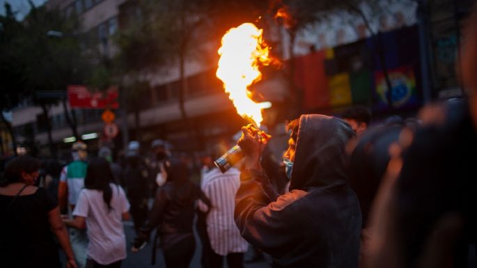 Marcha por el 2 de octubre deja 5 policías lesionados, pintas, destrozos...