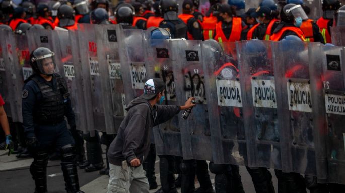 Marcha por el 2 de octubre deja 5 policías lesionados, pintas, destrozos...