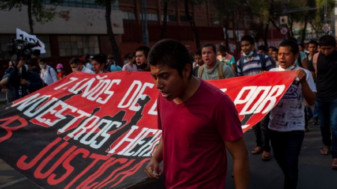 Marcha por el 2 de octubre deja 5 policías lesionados, pintas, destrozos...