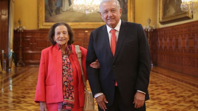 AMLO recibe a Ifigenia Martínez en Palacio Nacional