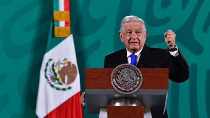 AMLO se define por mantener concesión a Telmex, icono de la política privatizadora de Salinas