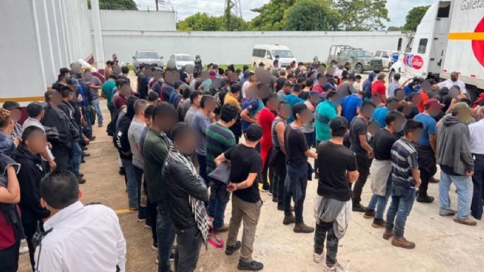 Detienen en Veracruz a más de 300 centroamericanos hacinados en un tráiler