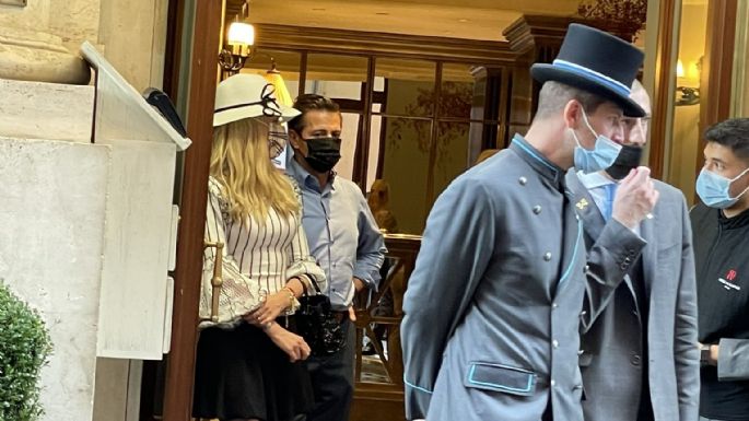 "El ratero ya se va", captan a Enrique Peña Nieto al salir de un hotel en Roma junto a su novia