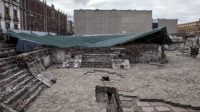 Inician retiro de techo en Templo Mayor; crearán museos con hallazgos en la ruta del "Tren Maya"