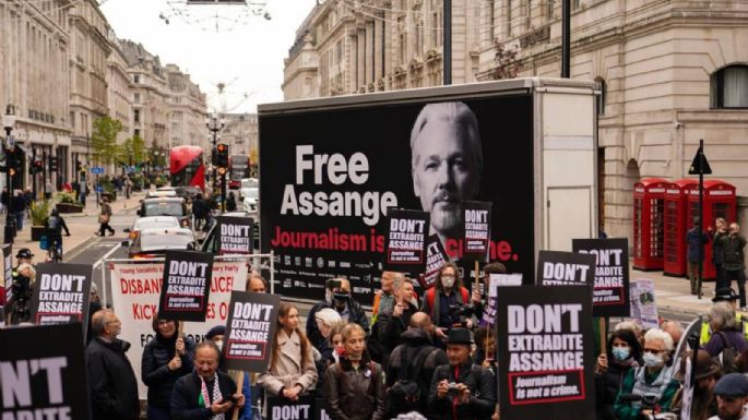 Protestas en Londres a favor de Assange al inicio de una vista sobre su extradición
