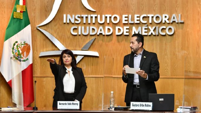 Patricia Avendaño rinde protesta como consejera presidenta del IECM; ofrece fortalecer su autonomía