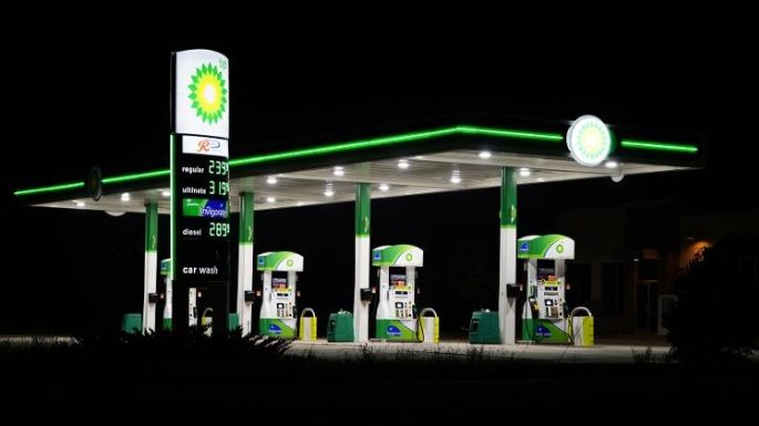 Profeco exhibe a BP por publicidad engañosa y vender gasolina más cara