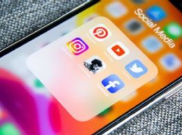 Países Bajos restringe celulares en aulas y mejora la salud mental de estudiantes
