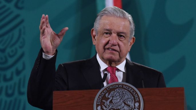 AMLO celebra "buena decisión de Santiago Nieto" de presentar su renuncia