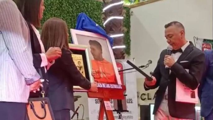 Develan placa de Octavio Ocaña en la Plaza de las Estrellas de la CDMX