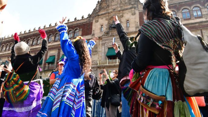 Simpatizantes de AMLO celebran su cumpleaños 68 en el Zócalo