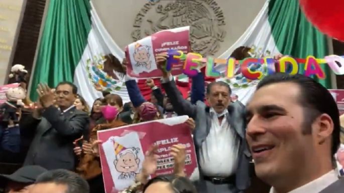 Exigen destituir al director del Canal del Congreso por transmitir mañanitas a AMLO