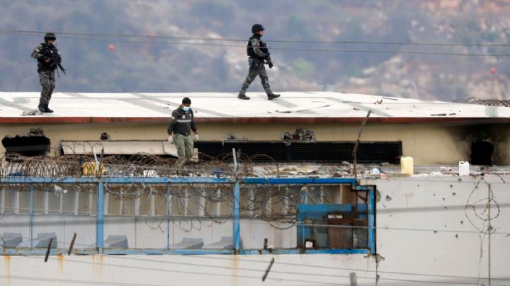 Suman 68 muertos y 25 heridos por enfrentamiento en cárcel de Ecuador
