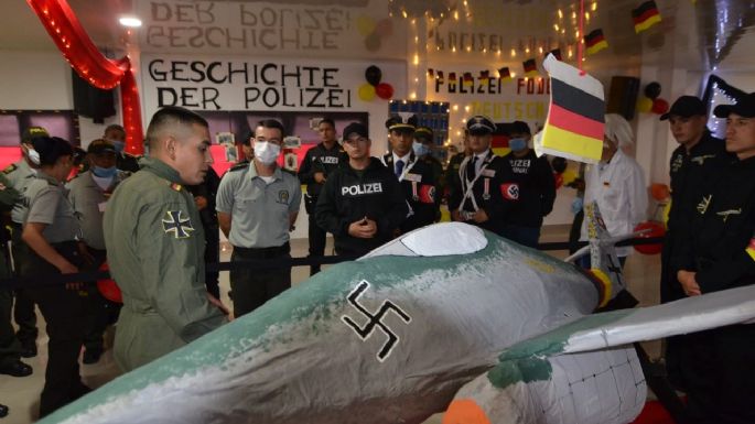 Acto de la Policía de Colombia en el que se alabó el nazismo desata críticas y condenas