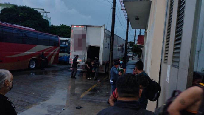 En Veracruz rescataron a 600 migrantes que viajaban hacinados en tráileres