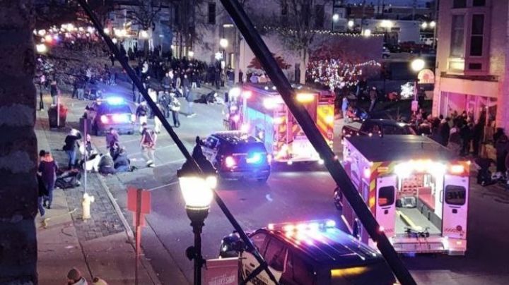 Vehículo arrolla a asistentes en desfile navideño en Wisconsin, hay más de 20 heridos (Video)