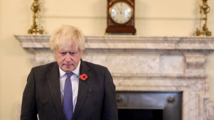 Boris Johnson vuelve a disculparse por asistir a reuniones en confinamiento por covid-19