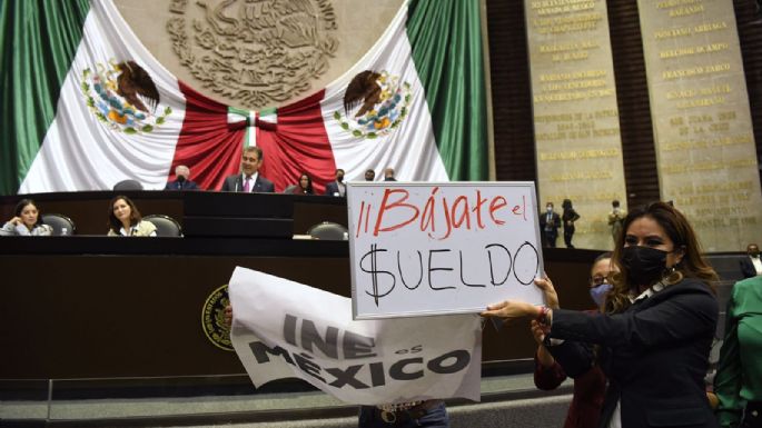 Lorenzo Córdova se niega a discutir su salario ante diputados