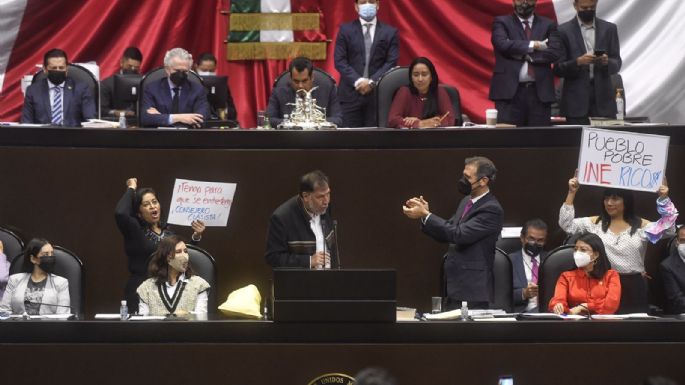 Lorenzo Córdova alborota a diputados; Fernández Noroña lo llama "violador de derechos"