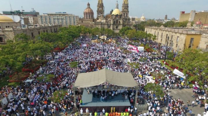 En marcha para exigir más presupuesto, líderes de la UdeG tachan de traidor a Alfaro