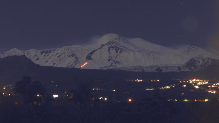 Una nueva erupción del Etna paraliza el tráfico en el aeropuerto de Catania