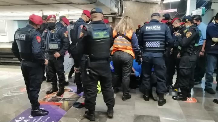 Un convoy del Metro golpea en la cabeza a un policía