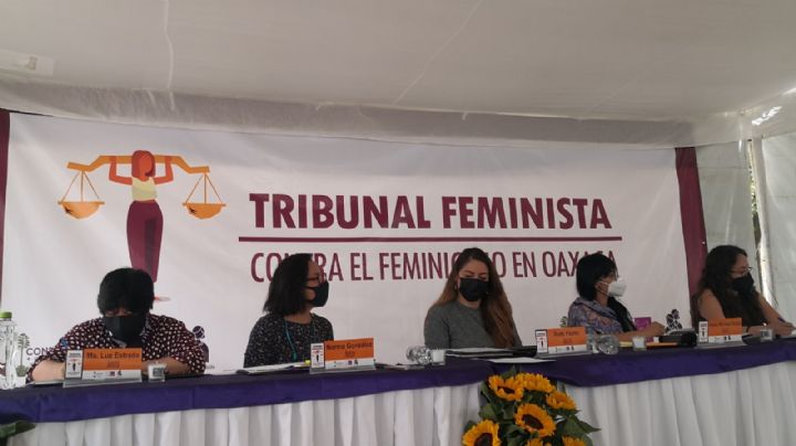 Madres de mujeres asesinadas demandan justicia a gobierno de Oaxaca ante Tribunal Feminista