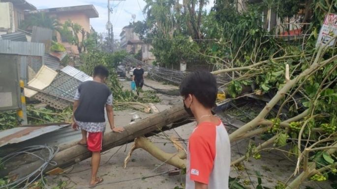 Intenso tifón se acerca al norte de Filipinas; ordenan evacuaciones y suspenden viajes por mar