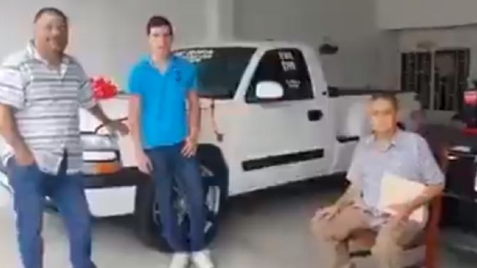 Rifa su camioneta para operarse de cáncer, y el ganador se la regala (Video)