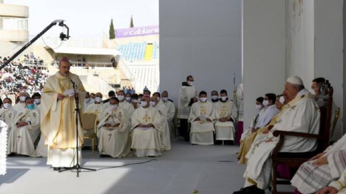 Arrestan a un hombre con un cuchillo en el estadio de Nicosia antes de la misa del Papa en Chipre