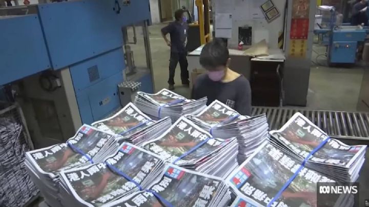 El diario Apple Daily, emblema mediático de las protestas de Hong Kong, forzado a cerrar operaciones