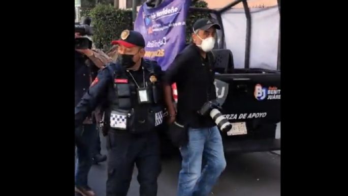 Policías de la CDMX detienen a fotógrafo de la agencia Reuters