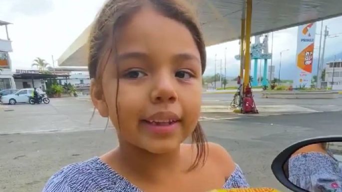 Niña de seis años que vende golosinas habla cuatro idiomas... y se vuelve viral