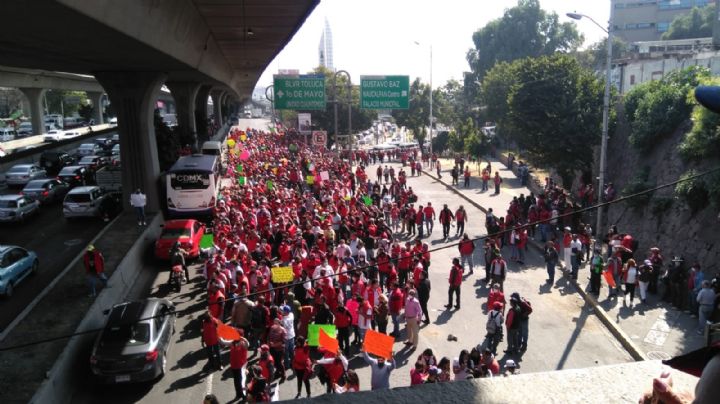 Trabajadores del ayuntamiento de Naucalpan colapsaron vialidades para exigir el pago de salarios