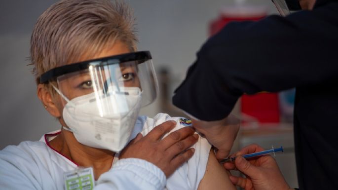 La CDMX recibirá 40 mil dosis más de la vacuna Pfizer para personal de salud