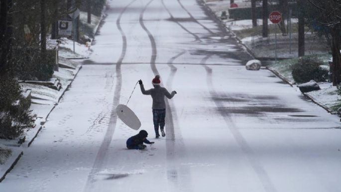 Muere niño de 11 años por la tormenta invernal en Texas