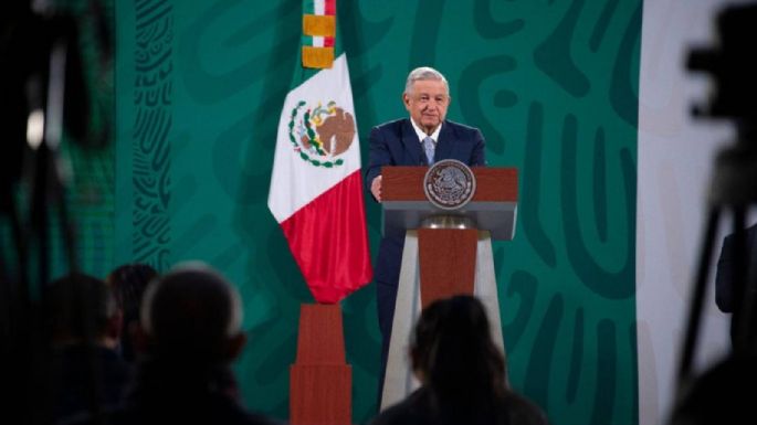 AMLO se lanza, otra vez, contra medios, abogados, la ASF y opositores que lo confrontan con feministas