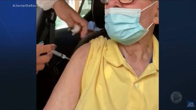 Aplican "vacunas de aire" a adultos mayores en Brasil