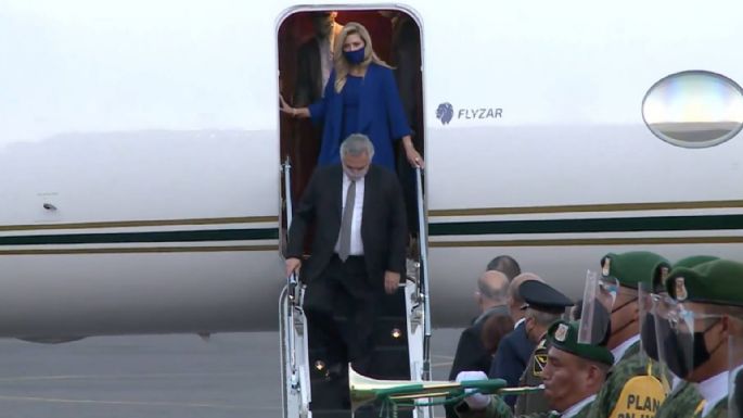 El presidente argentino Alberto Fernández arriba a México en avión de Messi