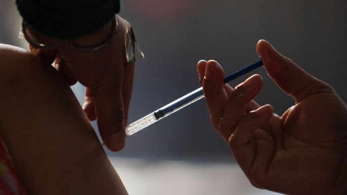 España vacunará con una tercera dosis a los mayores de 60 años y al personal médico