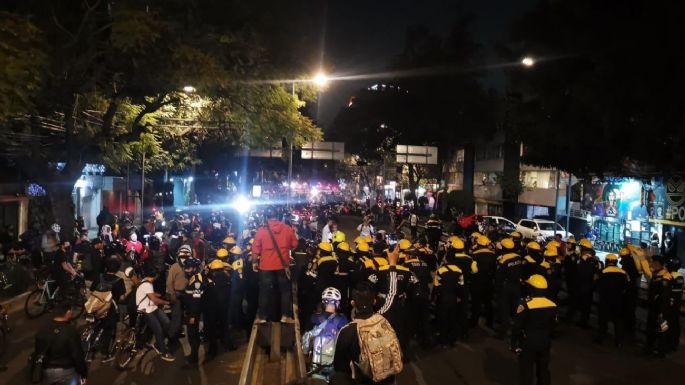 Policías de Tránsito golpean a ciclistas que protestaban por la muerte de un compañero en CDMX