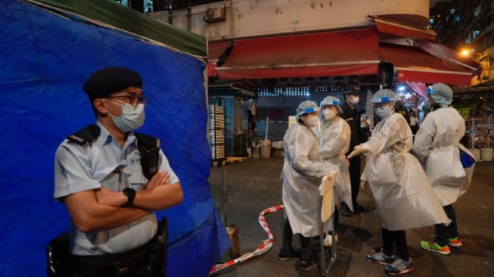 El sistema sanitario de Hong Kong está "desbordado" por la quinta ola de covid-19