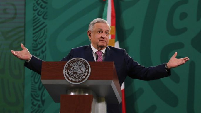 AMLO rechaza vacunarse antes para no caer en influyentismo y usar cubrebocas porque "ya no contagia"